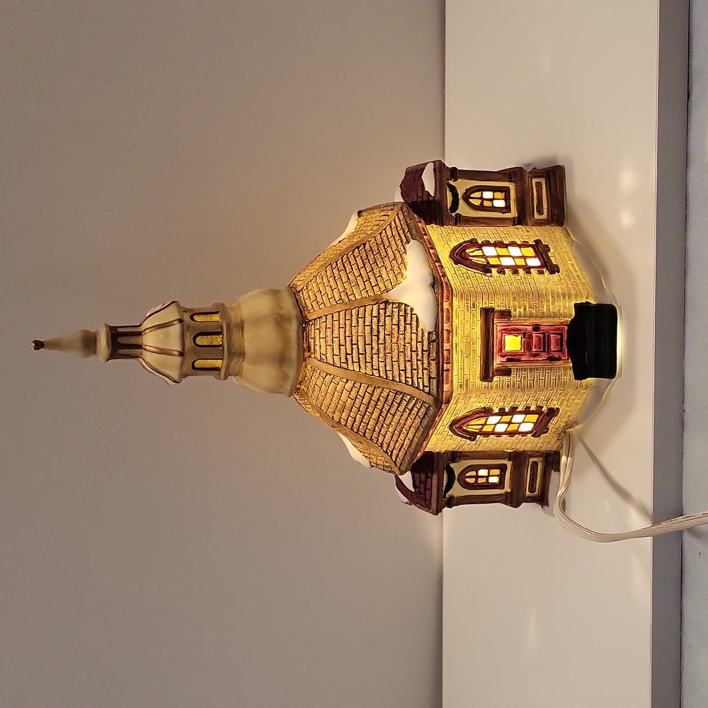 Vintage Dickens Collectibles Church - Picture 3 of 6
